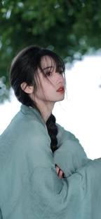 演员莉莉·詹姆斯 照片